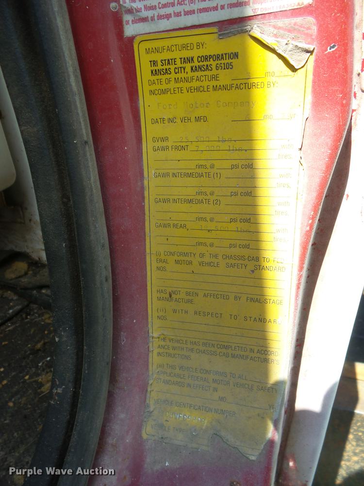 image for item EI9889 1979 Ford 800 grain truck