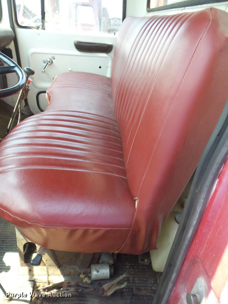 image for item EI9889 1979 Ford 800 grain truck