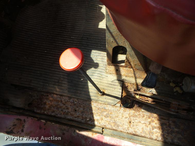 image for item EI9889 1979 Ford 800 grain truck