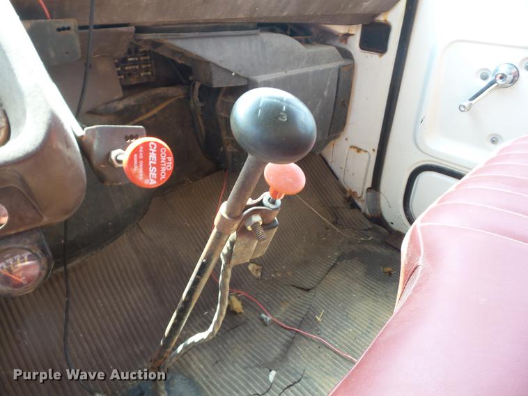 image for item EI9889 1979 Ford 800 grain truck