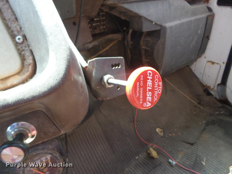 image for item EI9889 1979 Ford 800 grain truck