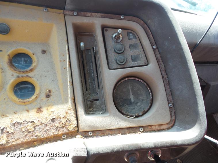 image for item EI9889 1979 Ford 800 grain truck