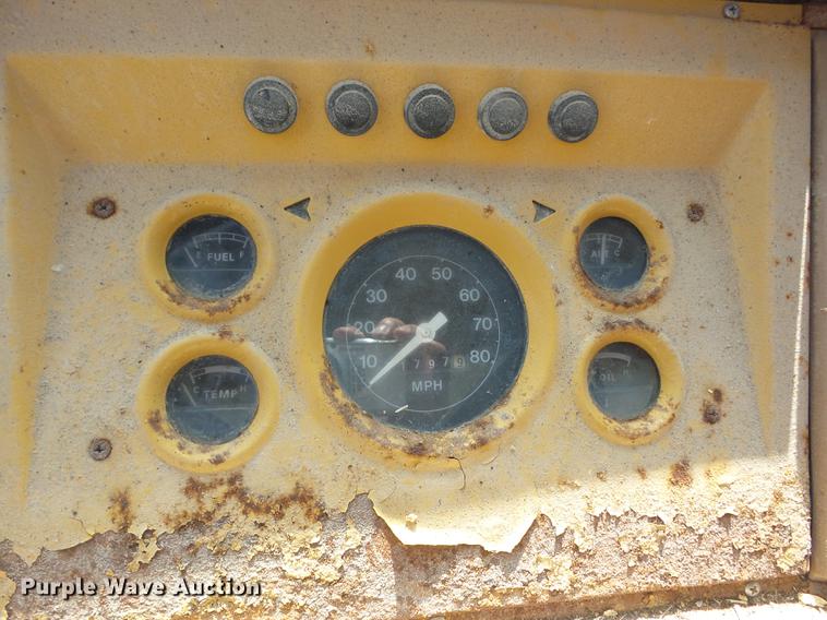 image for item EI9889 1979 Ford 800 grain truck