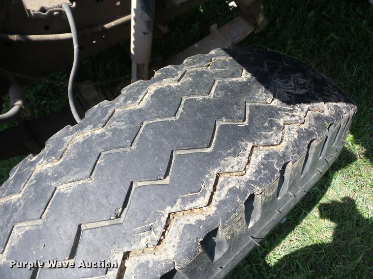 image for item EI9889 1979 Ford 800 grain truck