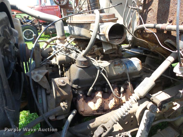 image for item EI9889 1979 Ford 800 grain truck