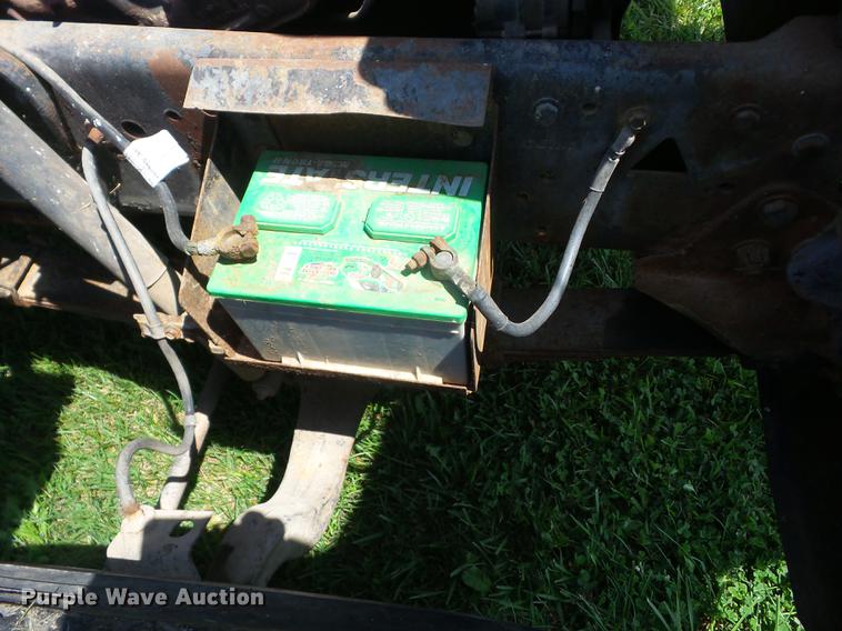 image for item EI9889 1979 Ford 800 grain truck