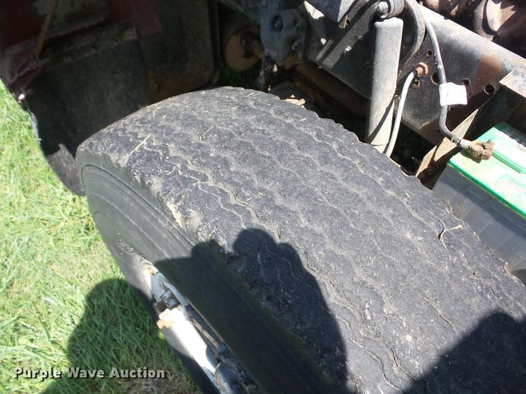 image for item EI9889 1979 Ford 800 grain truck