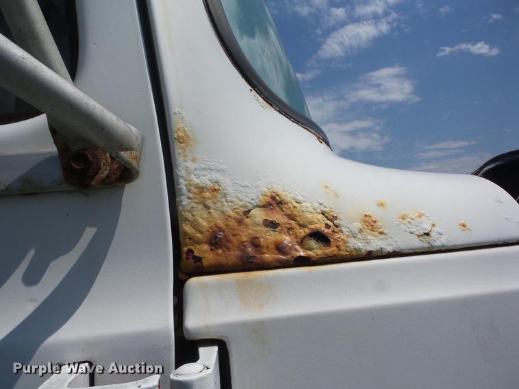 image for item EI9889 1979 Ford 800 grain truck