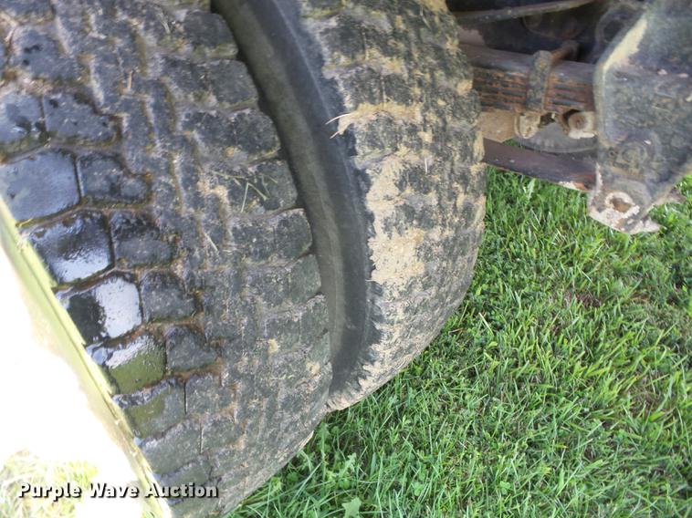 image for item EI9889 1979 Ford 800 grain truck