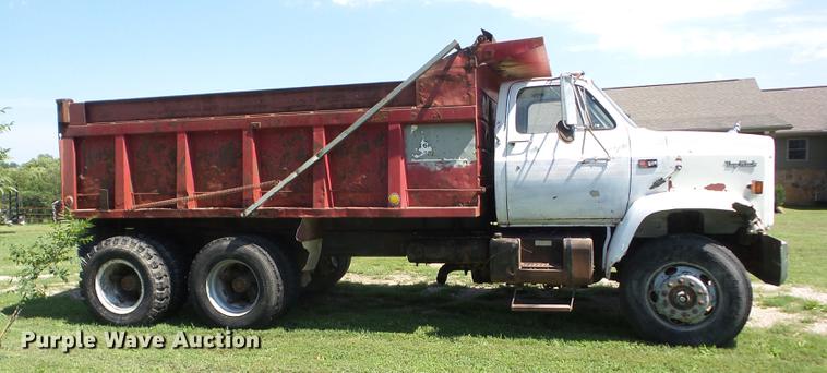 image for item EI9899 1984 GMC 7000 dump truck