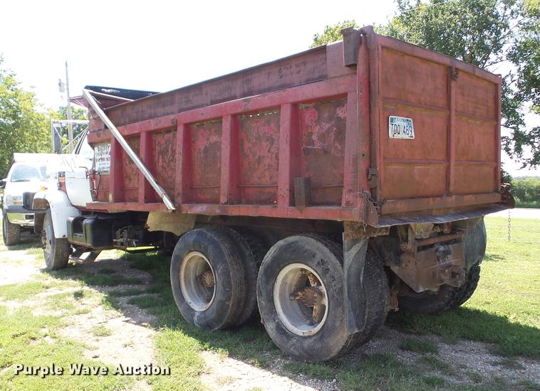 image for item EI9899 1984 GMC 7000 dump truck