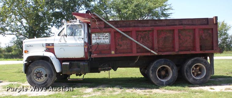image for item EI9899 1984 GMC 7000 dump truck