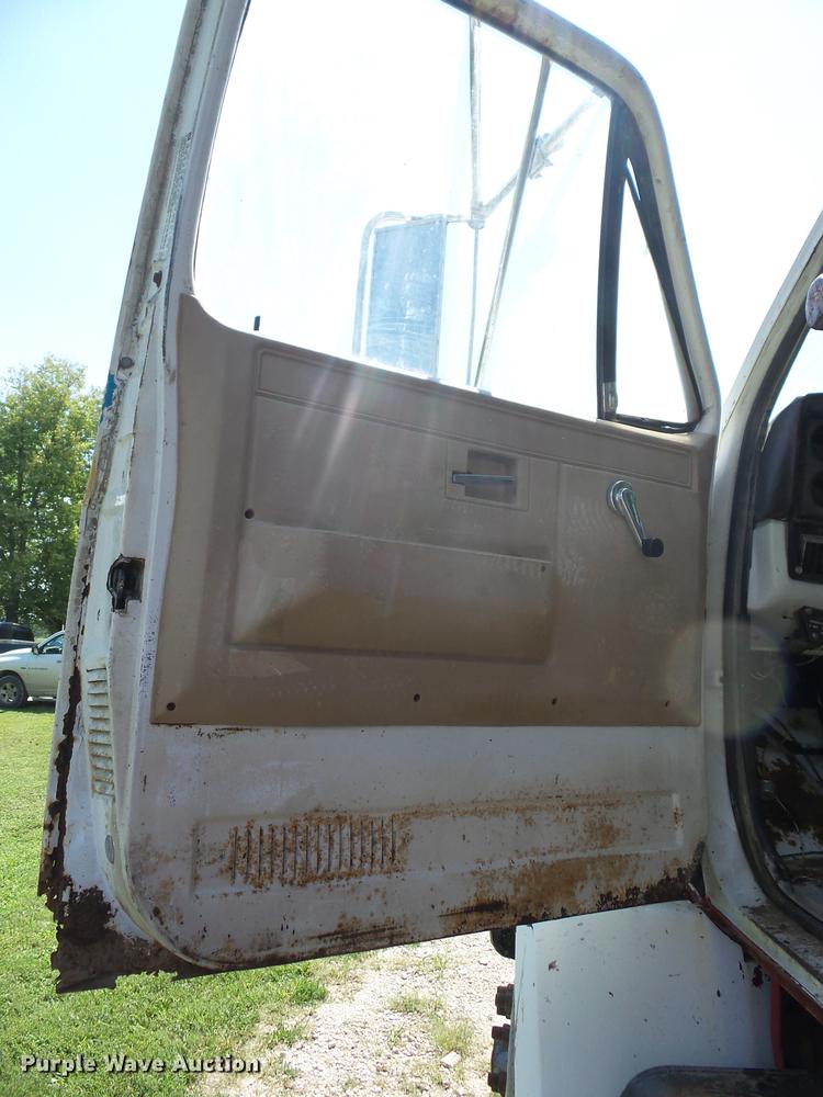 image for item EI9899 1984 GMC 7000 dump truck