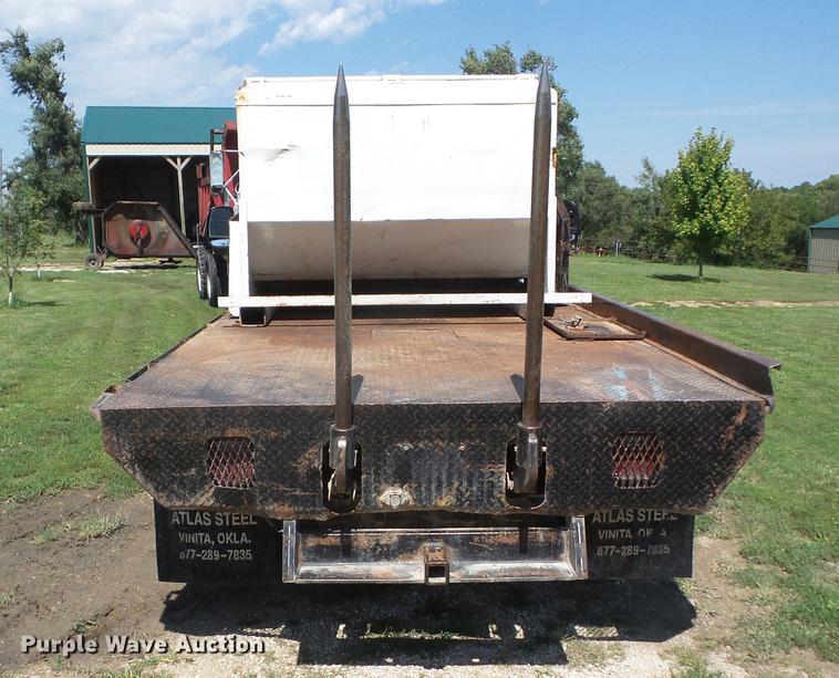 image for item EI9900 2005 Ford F350 Super Duty bale bed pickup truck