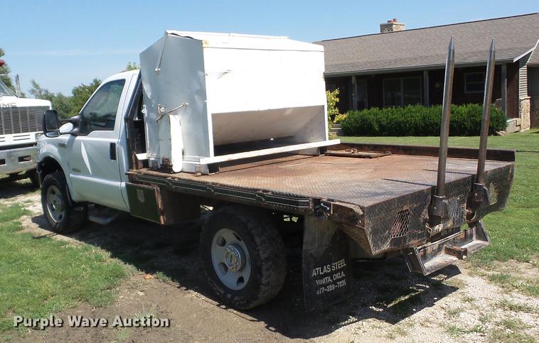 image for item EI9900 2005 Ford F350 Super Duty bale bed pickup truck