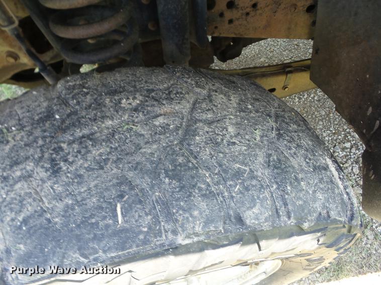 image for item EI9900 2005 Ford F350 Super Duty bale bed pickup truck