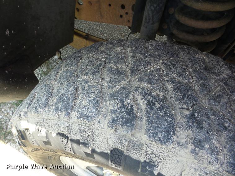 image for item EI9900 2005 Ford F350 Super Duty bale bed pickup truck