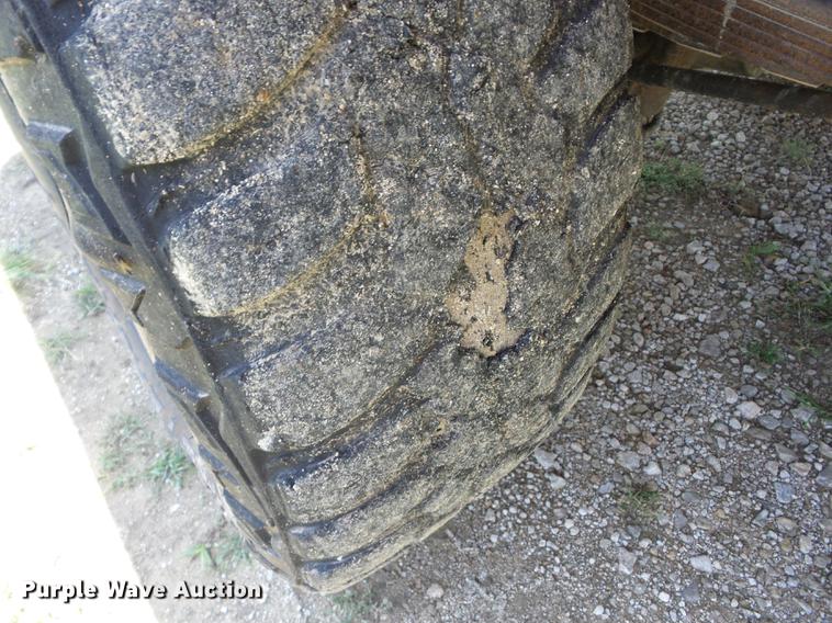 image for item EI9900 2005 Ford F350 Super Duty bale bed pickup truck