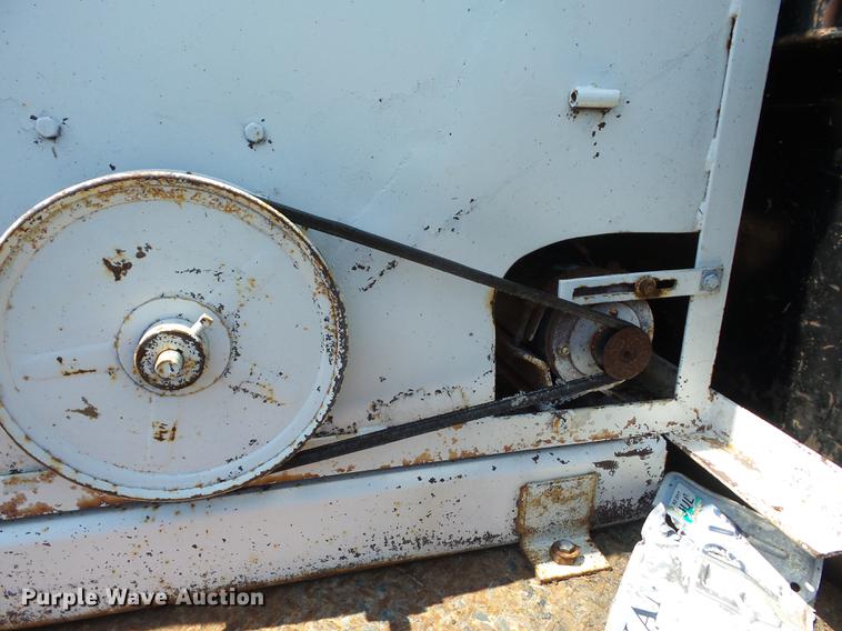 image for item EI9900 2005 Ford F350 Super Duty bale bed pickup truck