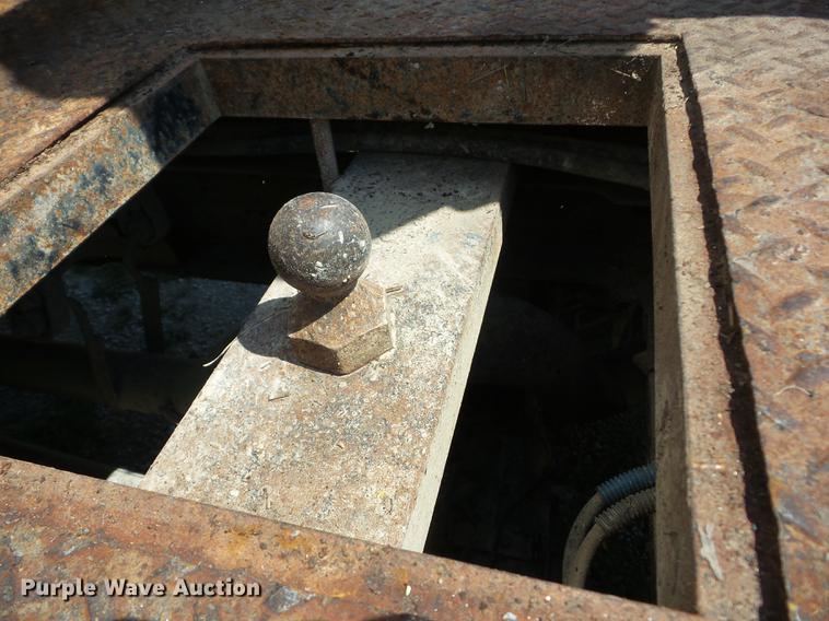 image for item EI9900 2005 Ford F350 Super Duty bale bed pickup truck