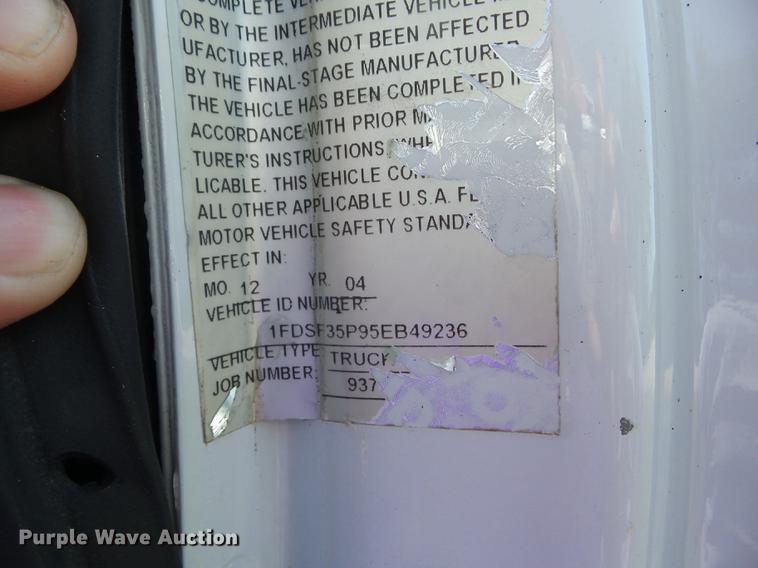 image for item EI9900 2005 Ford F350 Super Duty bale bed pickup truck