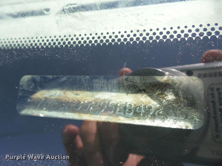 image for item EI9900 2005 Ford F350 Super Duty bale bed pickup truck