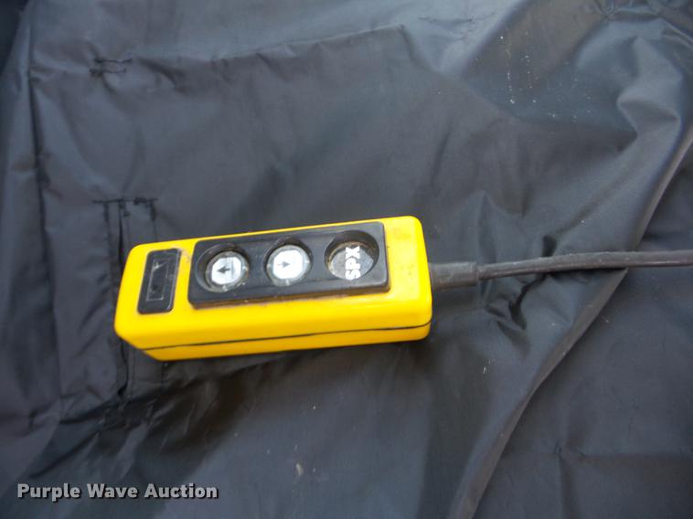 image for item EI9900 2005 Ford F350 Super Duty bale bed pickup truck