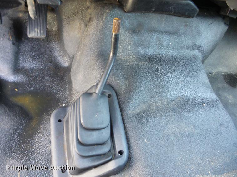 image for item EI9900 2005 Ford F350 Super Duty bale bed pickup truck