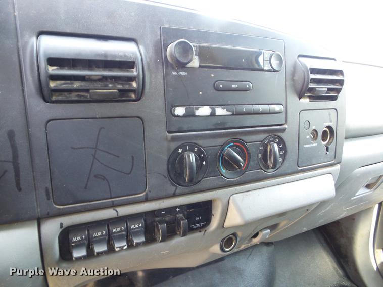 image for item EI9900 2005 Ford F350 Super Duty bale bed pickup truck