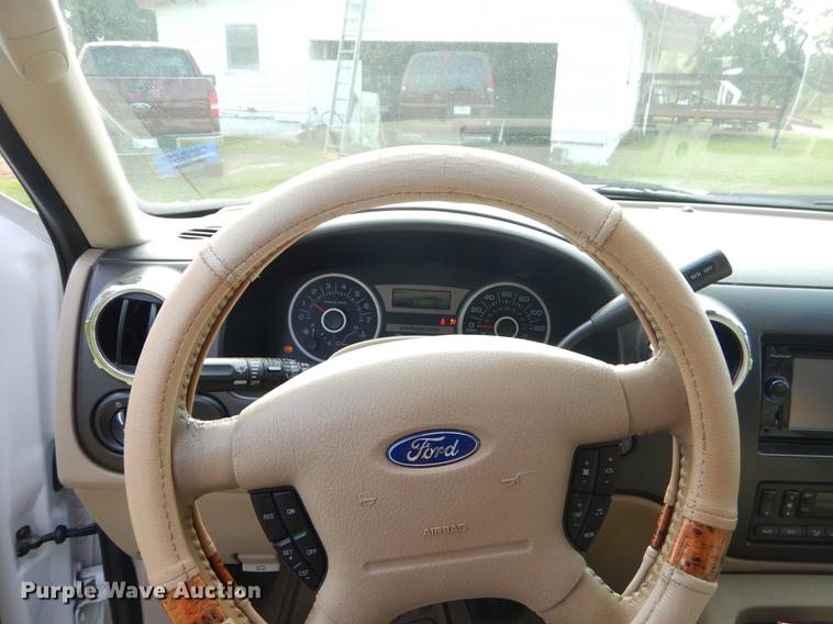 image for item EO9503 2005 Ford Expedition SUV