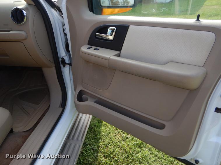 image for item EO9503 2005 Ford Expedition SUV