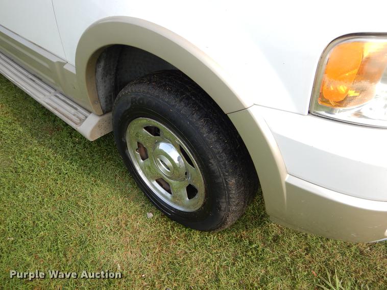 image for item EO9503 2005 Ford Expedition SUV