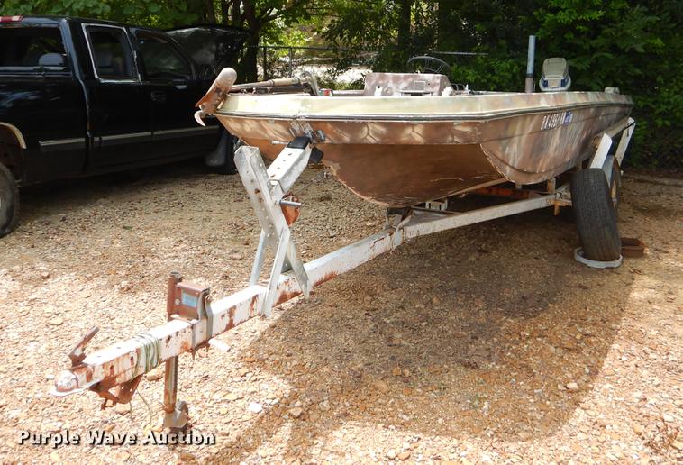 image for item EO9504 1974 Chrysler boat