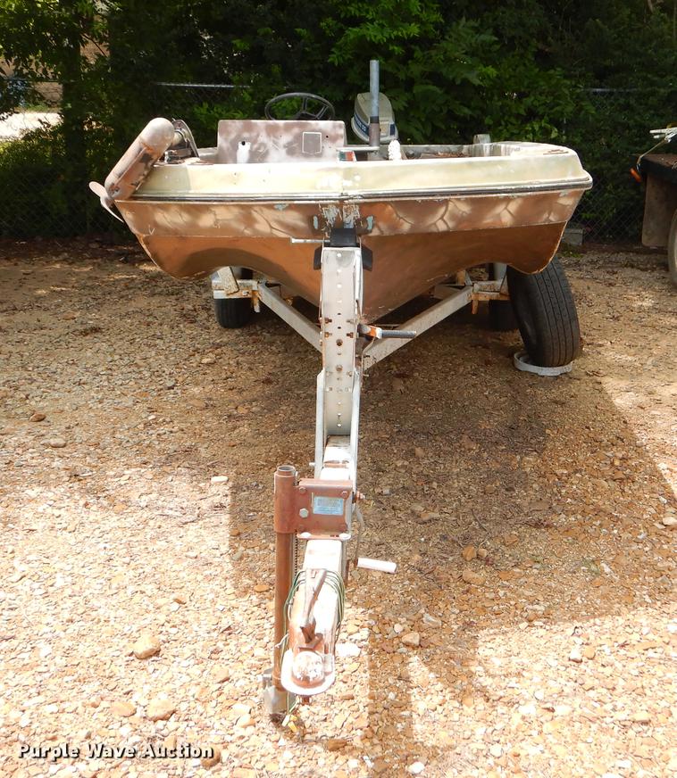 image for item EO9504 1974 Chrysler boat