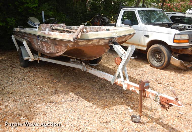 image for item EO9504 1974 Chrysler boat