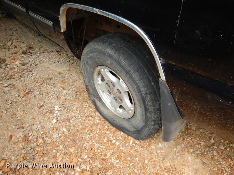 image for item EO9505 1999 Chevrolet Silverado 1500 Ext. Cab pickup truck