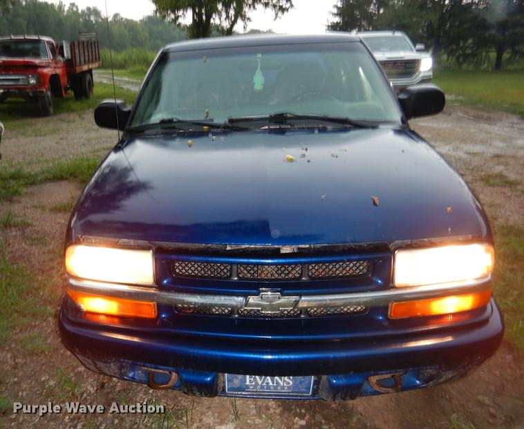 image for item EO9506 2003 Chevrolet S10 LS Crew Cab pickup truck