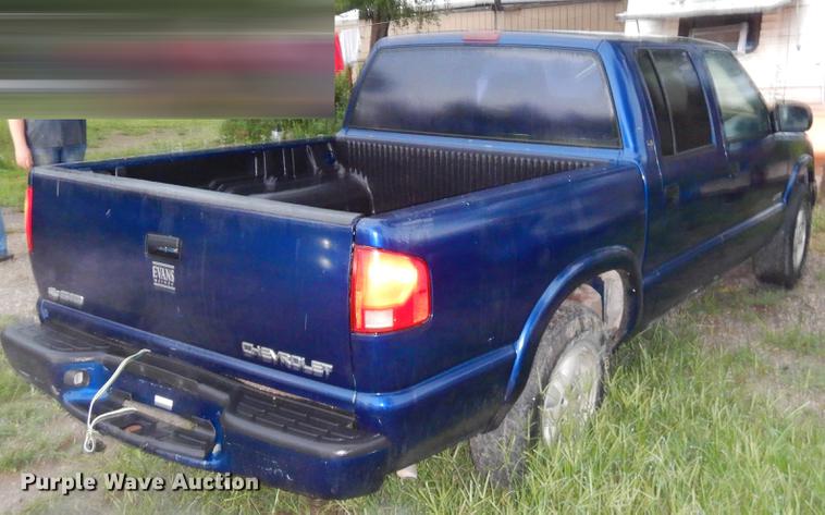 image for item EO9506 2003 Chevrolet S10 LS Crew Cab pickup truck