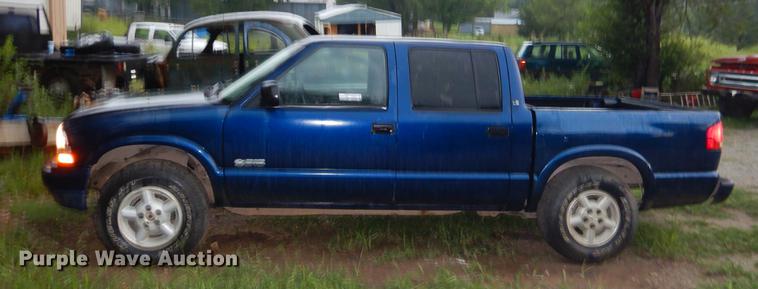 image for item EO9506 2003 Chevrolet S10 LS Crew Cab pickup truck