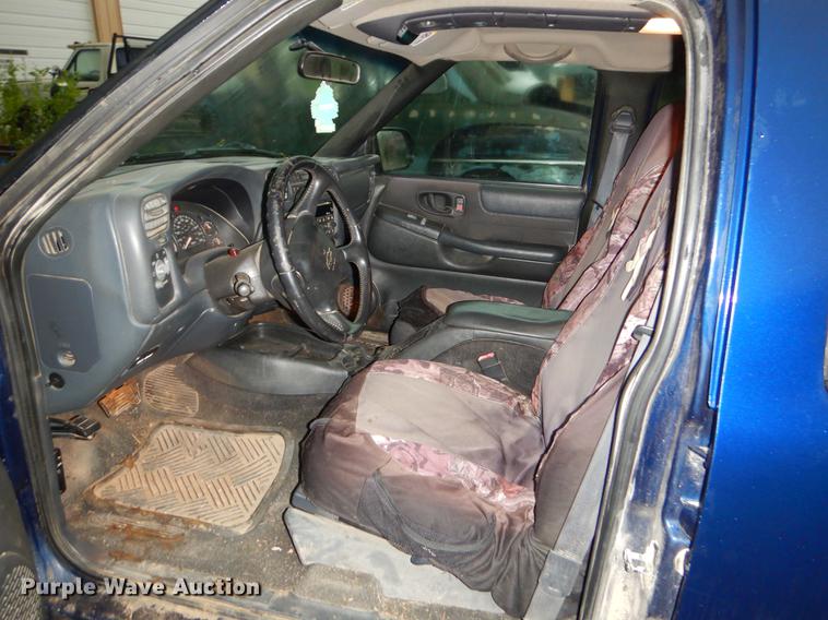 image for item EO9506 2003 Chevrolet S10 LS Crew Cab pickup truck