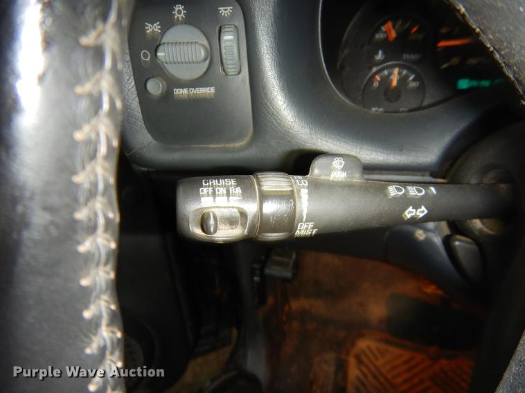 image for item EO9506 2003 Chevrolet S10 LS Crew Cab pickup truck