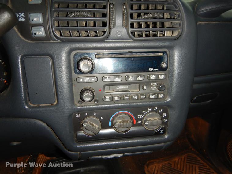 image for item EO9506 2003 Chevrolet S10 LS Crew Cab pickup truck