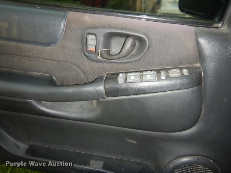 image for item EO9506 2003 Chevrolet S10 LS Crew Cab pickup truck