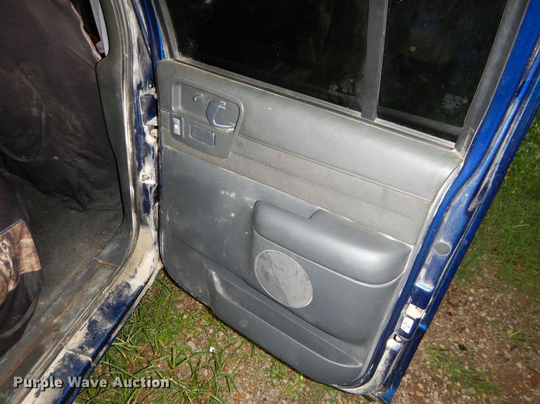 image for item EO9506 2003 Chevrolet S10 LS Crew Cab pickup truck