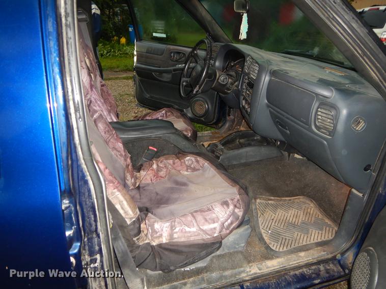 image for item EO9506 2003 Chevrolet S10 LS Crew Cab pickup truck