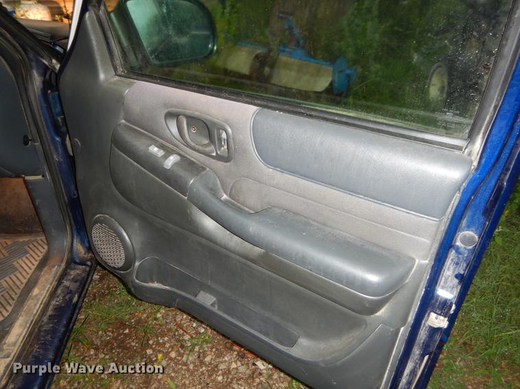 image for item EO9506 2003 Chevrolet S10 LS Crew Cab pickup truck