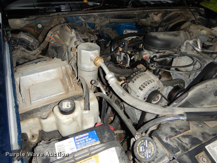 image for item EO9506 2003 Chevrolet S10 LS Crew Cab pickup truck