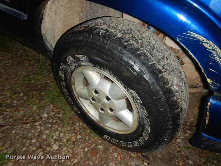 image for item EO9506 2003 Chevrolet S10 LS Crew Cab pickup truck