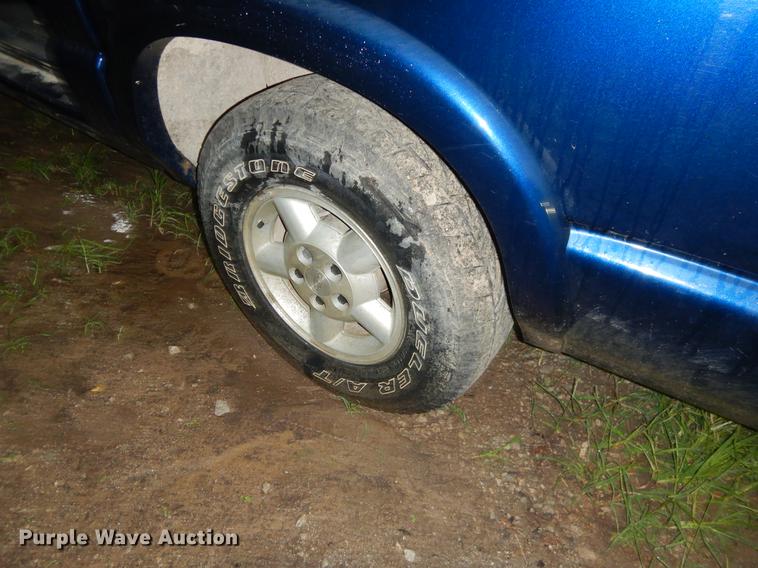 image for item EO9506 2003 Chevrolet S10 LS Crew Cab pickup truck