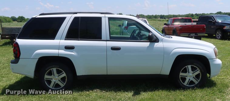 image for item EP9353 2004 Chevrolet TrailBlazer SUV